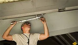 GarageDoorsStore Muskego, WI 262-740-3069 - garage-door-maintainence-side